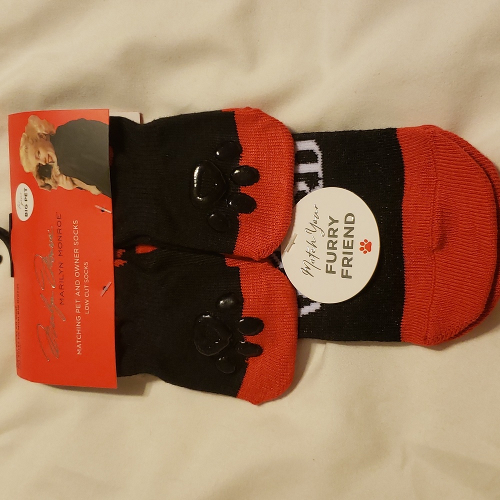 Nwt mom and me socks